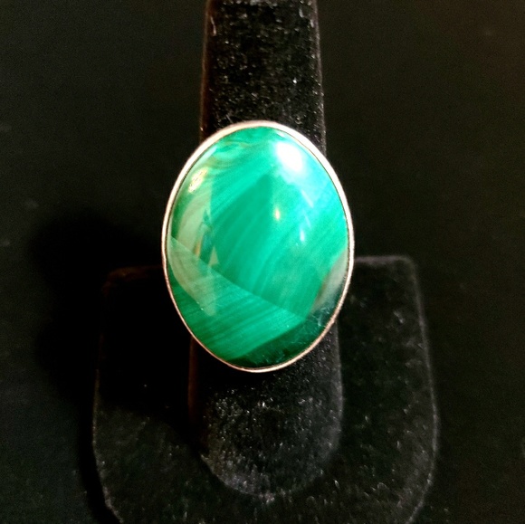 Silver & Malachite Cabochon Ring - Picture 1 of 4